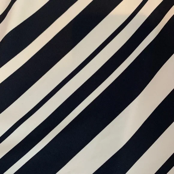 ANN TAYLOR WHITE with BLACK STRIPED SKIRT size 4